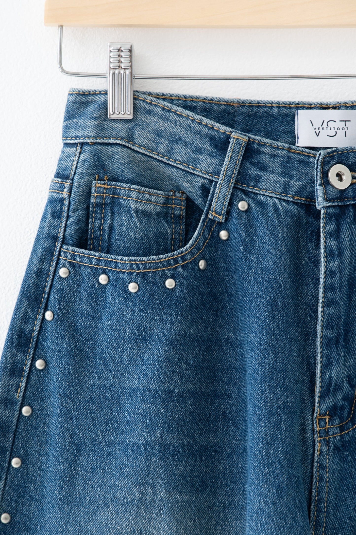 スタッズデニムパンツ