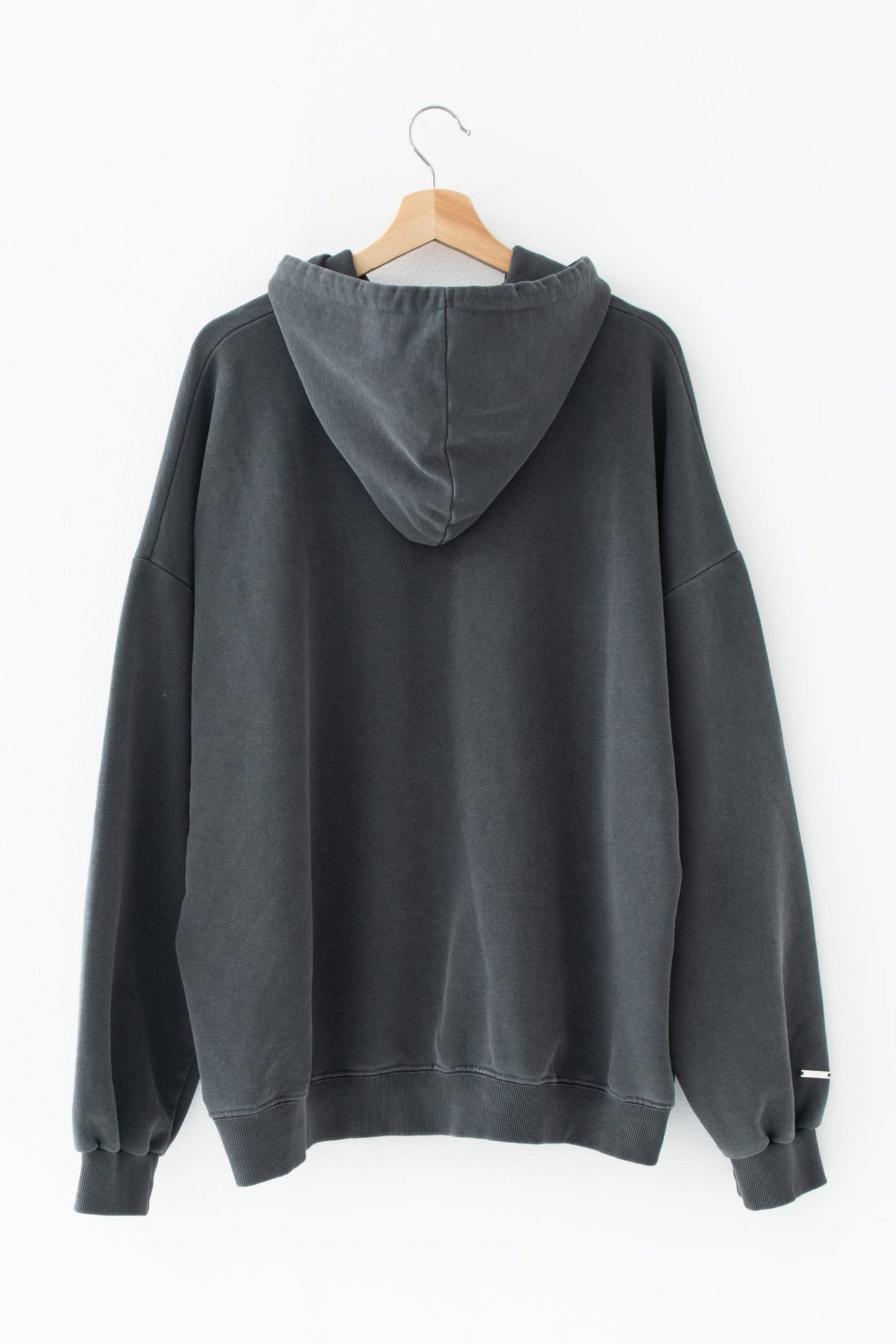 【くぅちゃんコラボアイテム】ウォッシュブラックユニセックスフーディー　