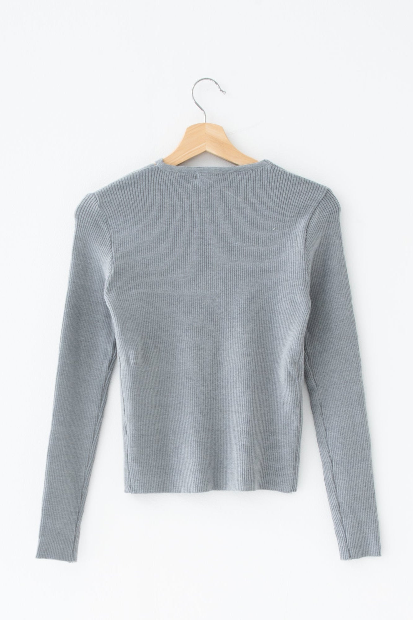 カットアウトリブトップス