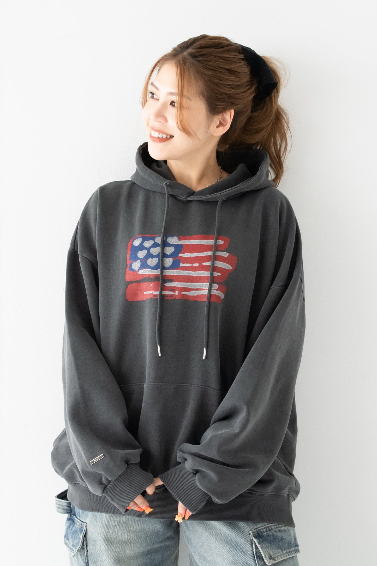 【くぅちゃんコラボアイテム】ウォッシュブラックユニセックスフーディー　