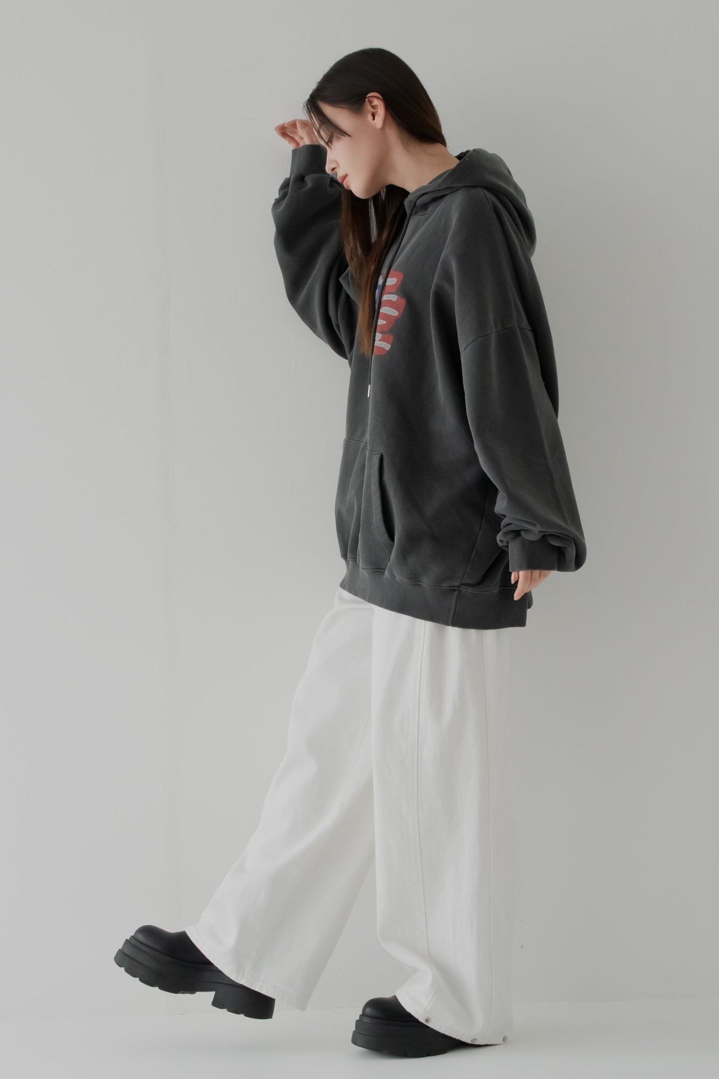 【くぅちゃんコラボアイテム】ウォッシュブラックユニセックスフーディー　