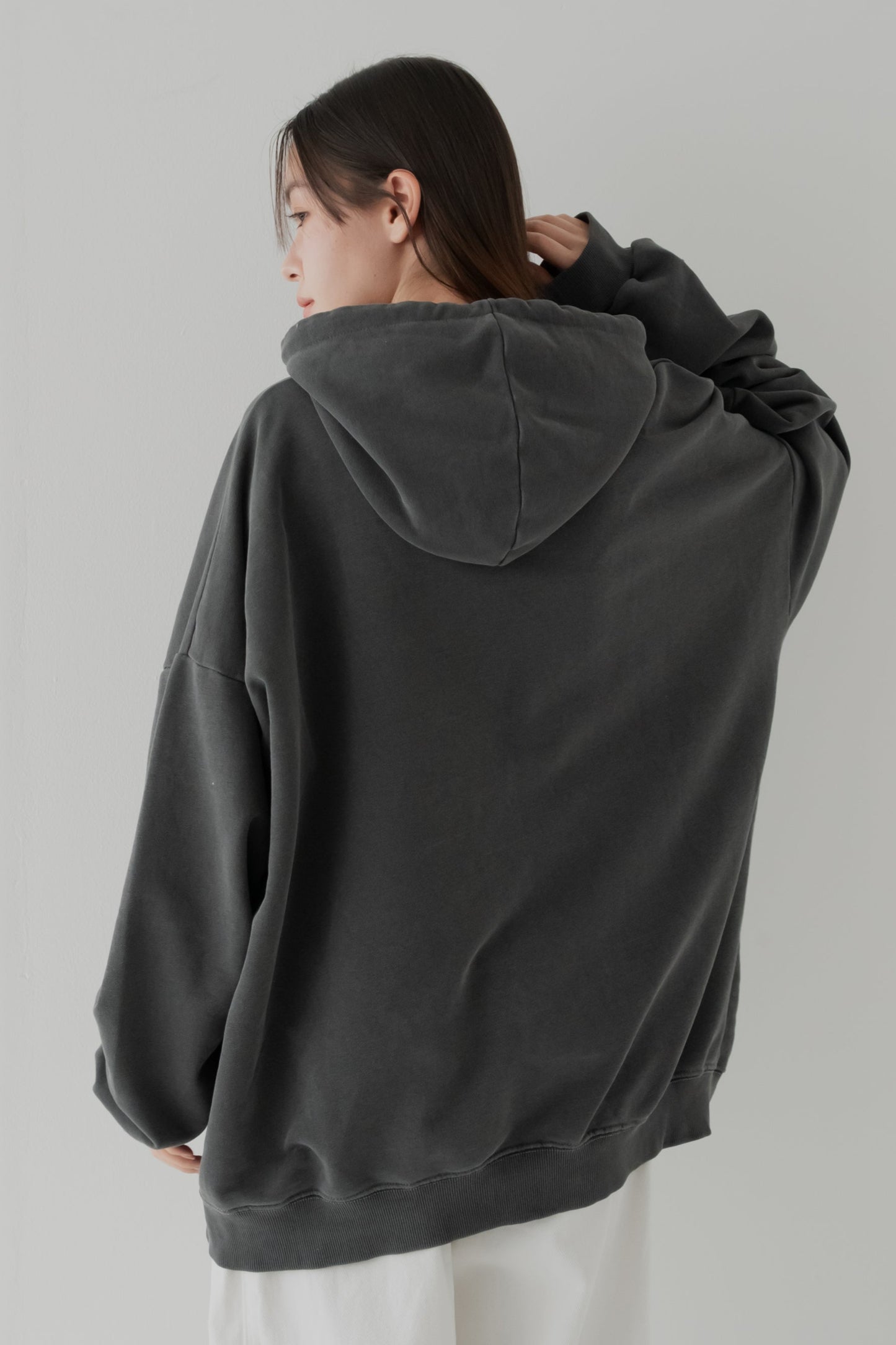 【くぅちゃんコラボアイテム】ウォッシュブラックユニセックスフーディー　