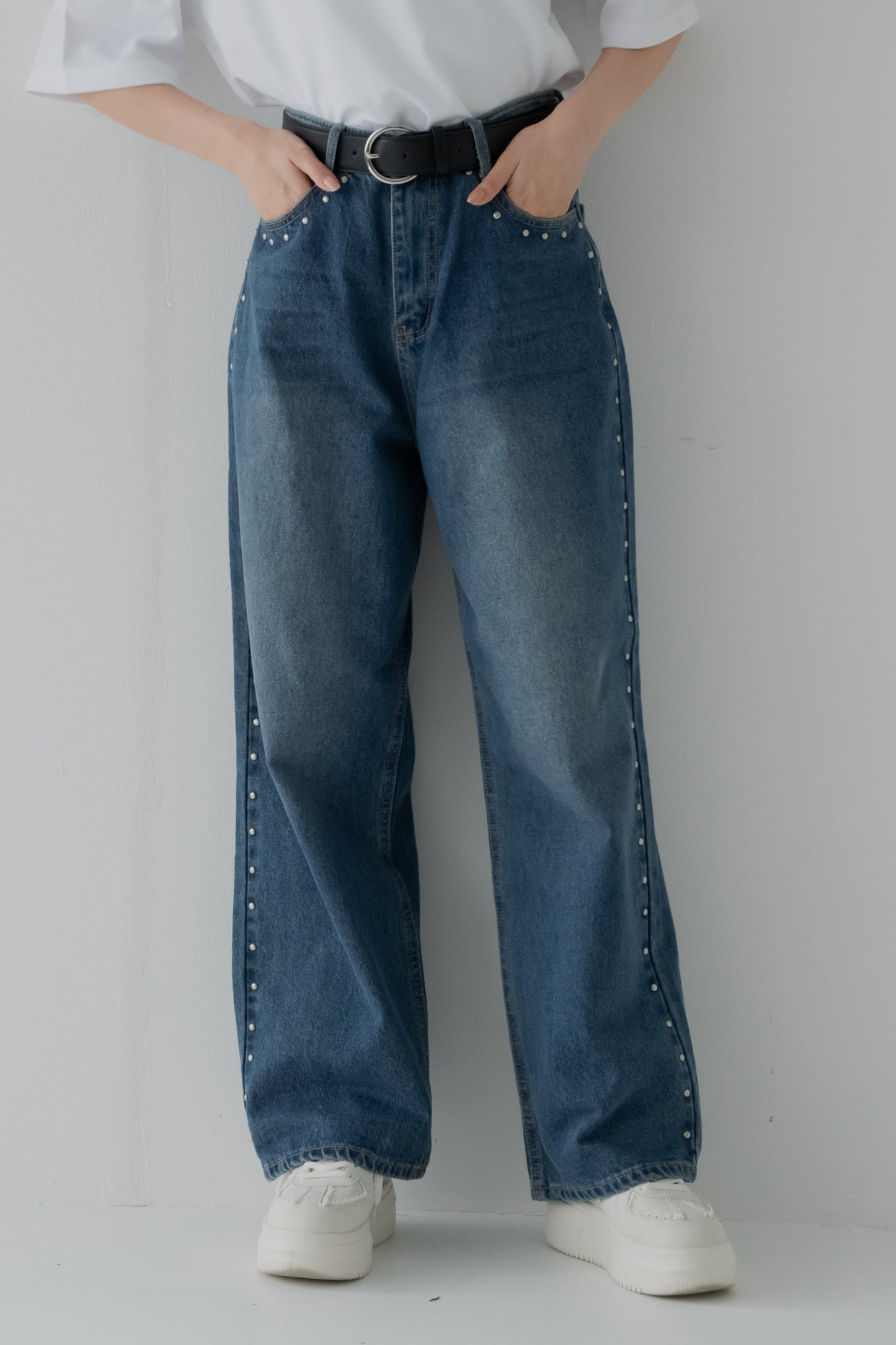 スタッズデニムパンツ