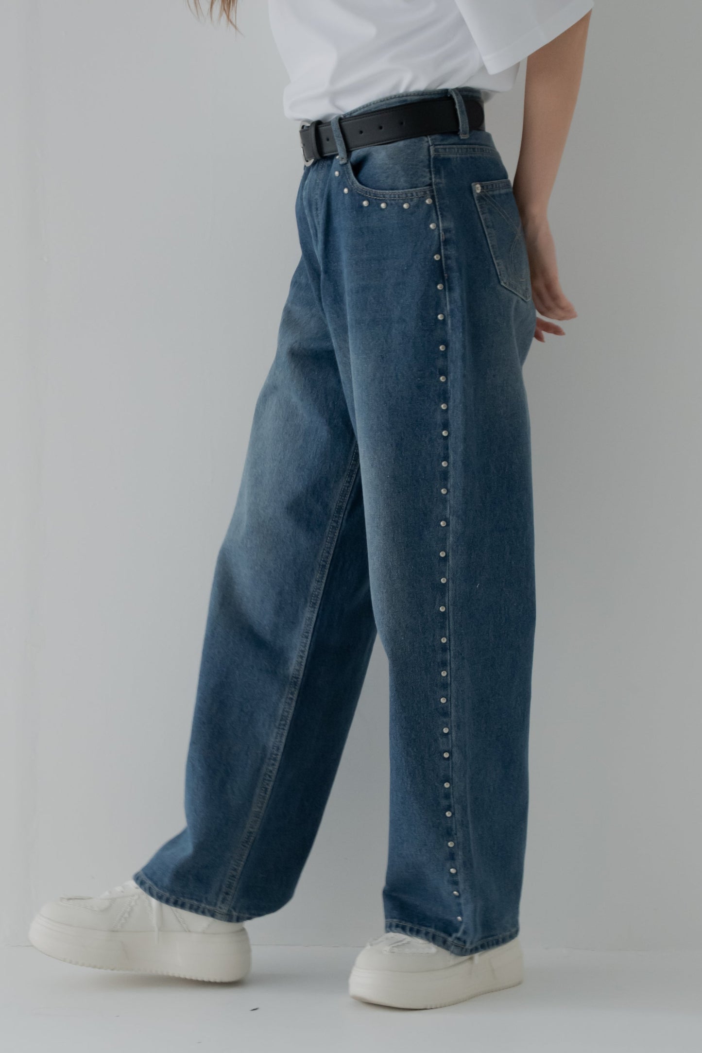 スタッズデニムパンツ