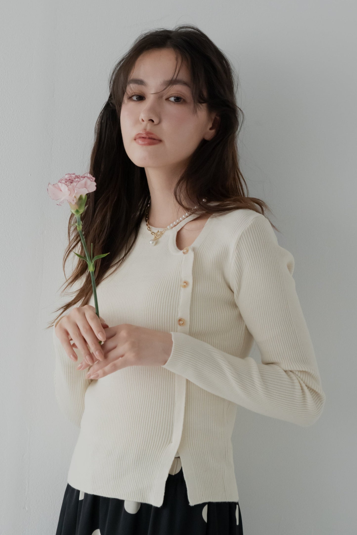 カットアウトリブトップス