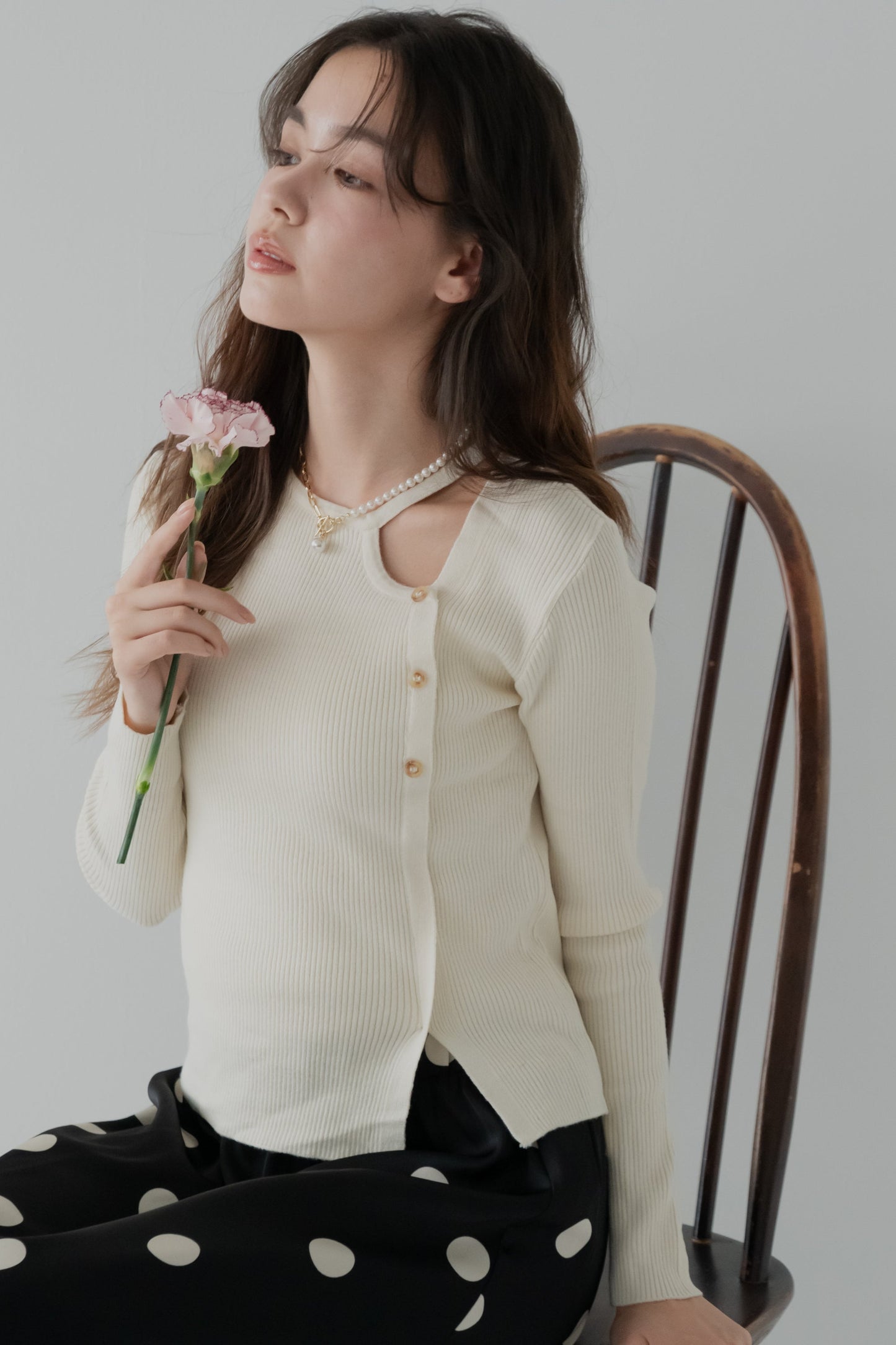 カットアウトリブトップス