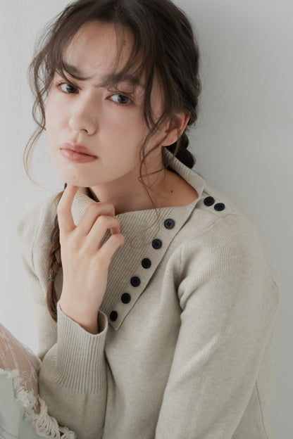 ボタンアシメリブニット