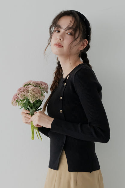 カットアウトリブトップス